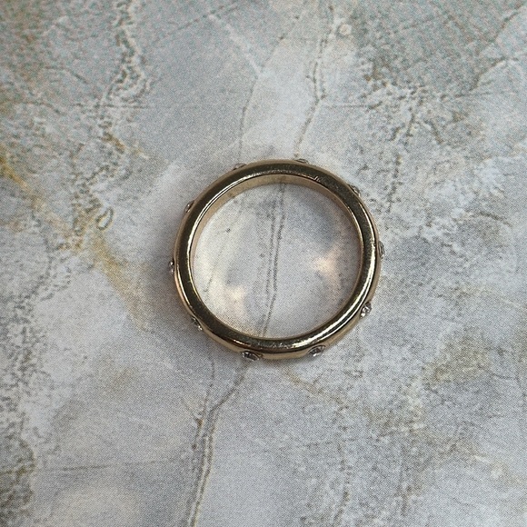 Elegant Gold Band with Brilliant Accents - Picture 4 of 7